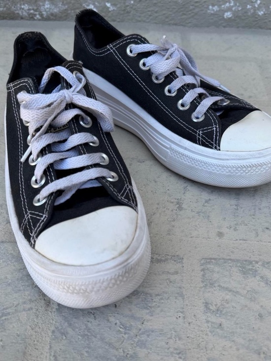 Converse Shoes - Converse Women’s Chuck All Star Black White Platform Sneakers 7.5